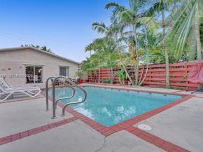 208 SW 2nd Ave, Hallandale Beach FL 33009