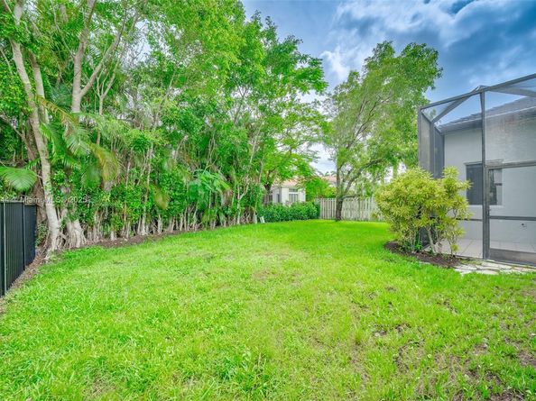 1212 Camellia Ln, Weston FL 33326