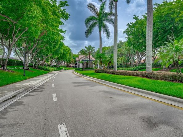 1212 Camellia Ln, Weston FL 33326