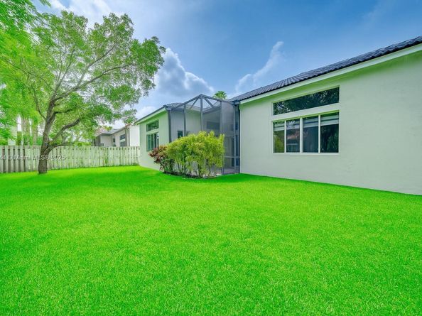 1212 Camellia Ln, Weston FL 33326