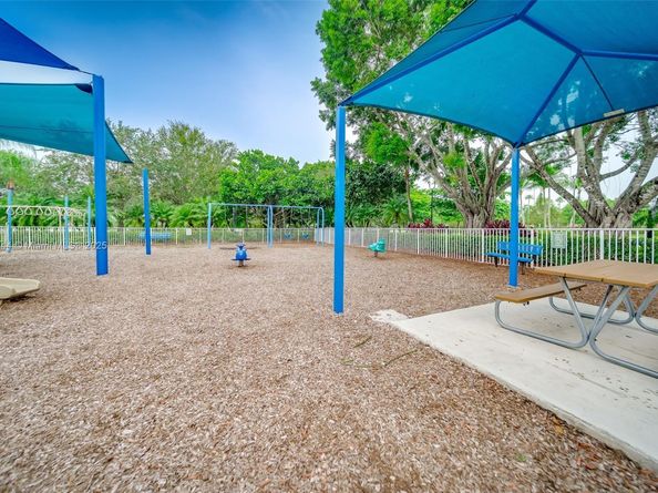 1212 Camellia Ln, Weston FL 33326
