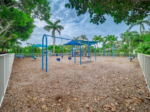 1212 Camellia Ln, Weston FL 33326