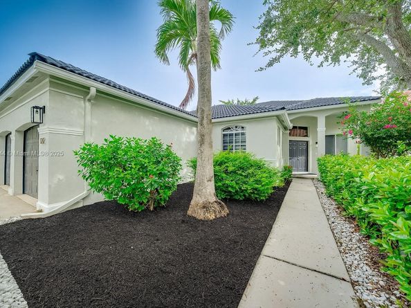 1212 Camellia Ln, Weston FL 33326