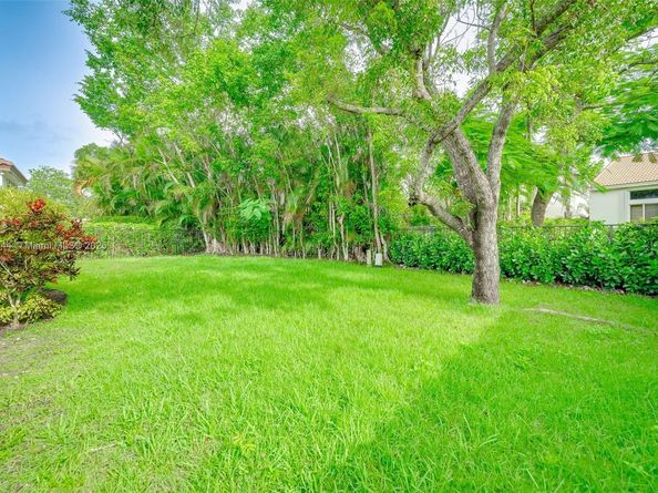 1212 Camellia Ln, Weston FL 33326