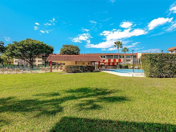 9410 N Hollybrook Lake Dr 11109, Pembroke Pines FL 33025
