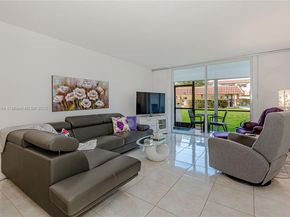 9410 N Hollybrook Lake Dr 11109, Pembroke Pines FL 33025