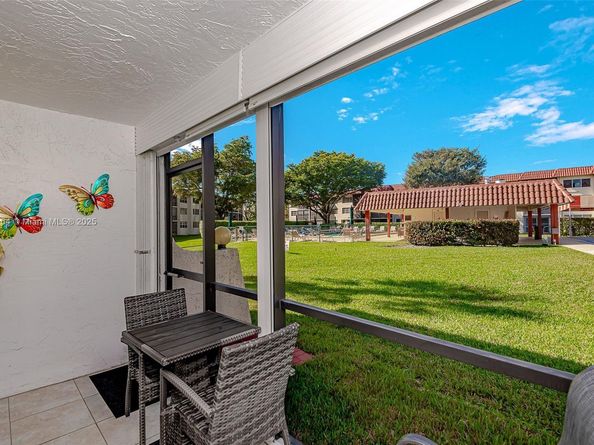 9410 N Hollybrook Lake Dr 11109, Pembroke Pines FL 33025