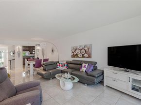 9410 N Hollybrook Lake Dr 11109, Pembroke Pines FL 33025