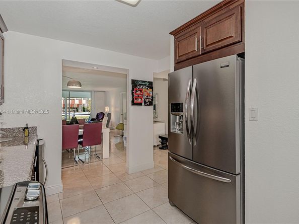 9410 N Hollybrook Lake Dr 11109, Pembroke Pines FL 33025