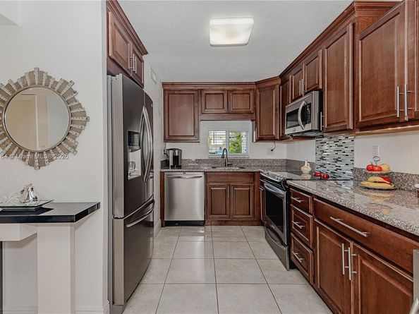 9410 N Hollybrook Lake Dr 11109, Pembroke Pines FL 33025
