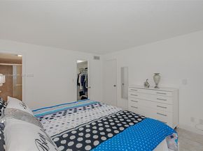 9410 N Hollybrook Lake Dr 11109, Pembroke Pines FL 33025