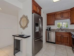 9410 N Hollybrook Lake Dr 11109, Pembroke Pines FL 33025