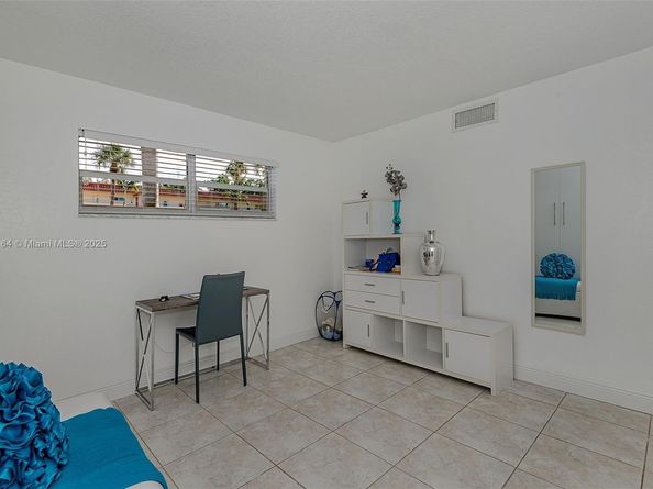 9410 N Hollybrook Lake Dr 11109, Pembroke Pines FL 33025