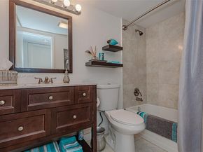 9410 N Hollybrook Lake Dr 11109, Pembroke Pines FL 33025