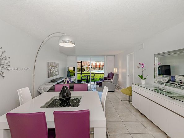 9410 N Hollybrook Lake Dr 11109, Pembroke Pines FL 33025