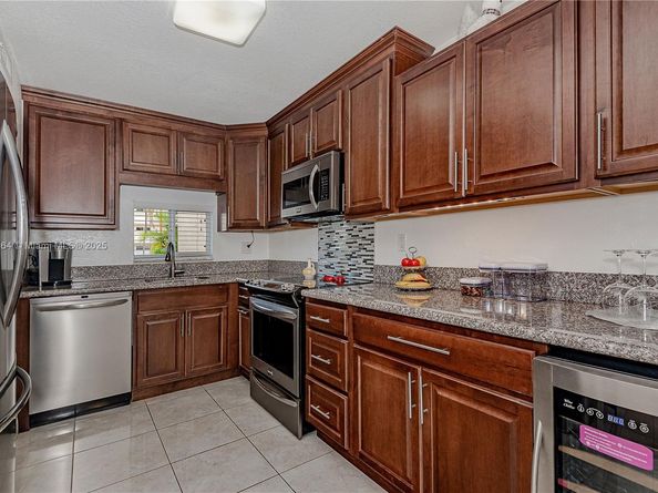 9410 N Hollybrook Lake Dr 11109, Pembroke Pines FL 33025