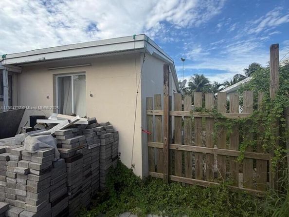 1715 Sunset Ave, Lake Worth FL 33460