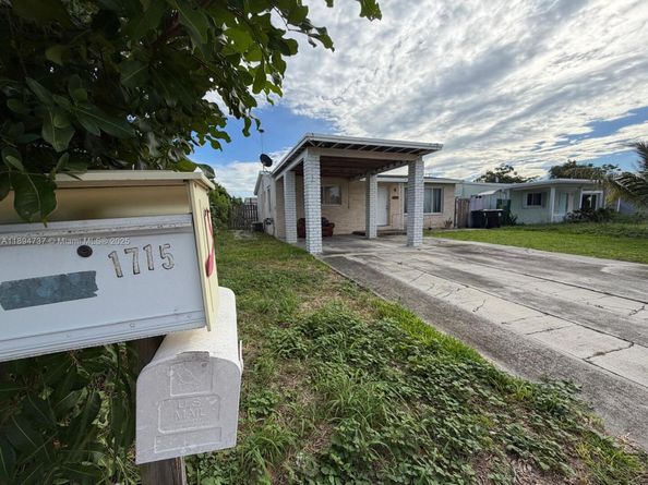 1715 Sunset Ave, Lake Worth FL 33460
