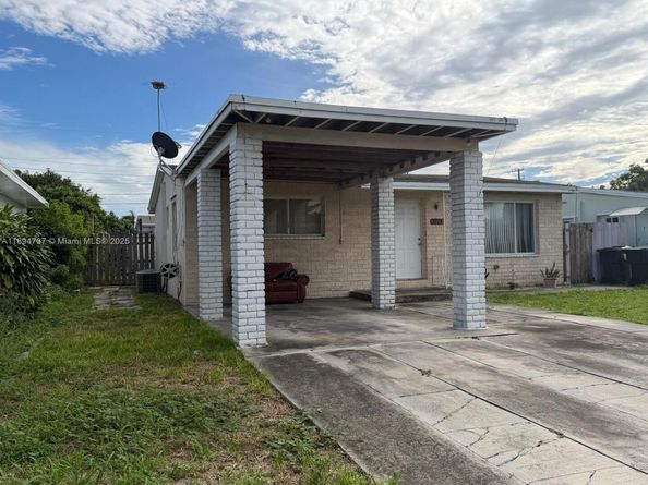 1715 Sunset Ave, Lake Worth FL 33460