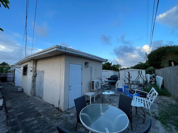 1715 Sunset Ave, Lake Worth FL 33460