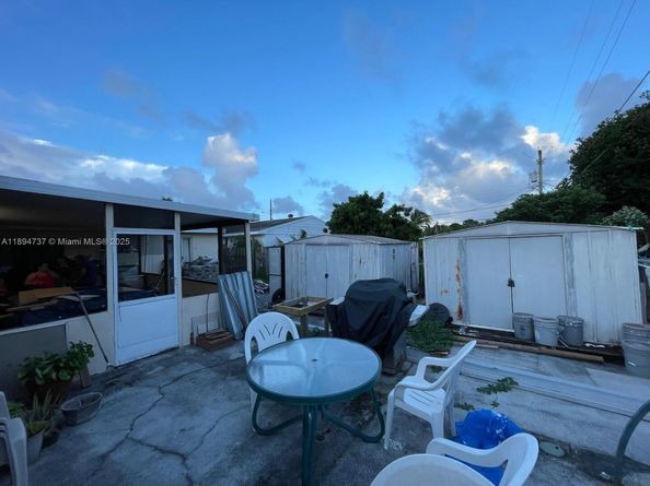 1715 Sunset Ave, Lake Worth FL 33460