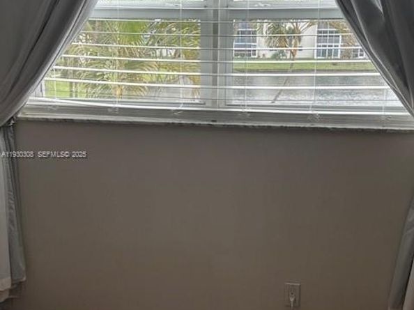324 SE 10th St 207, Dania Beach FL 33004