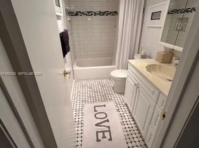 324 SE 10th St 207, Dania Beach FL 33004