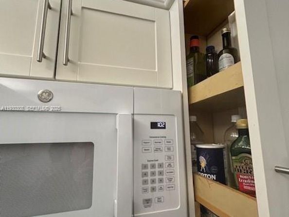 324 SE 10th St 207, Dania Beach FL 33004