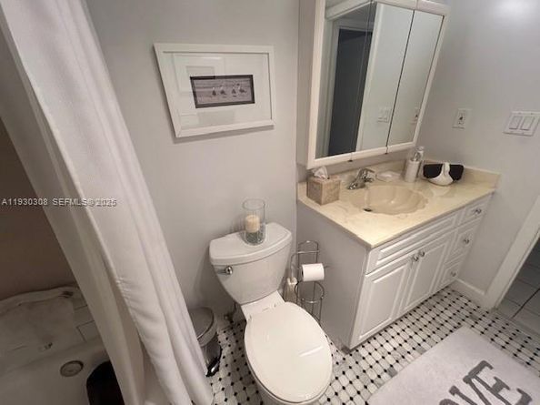 324 SE 10th St 207, Dania Beach FL 33004