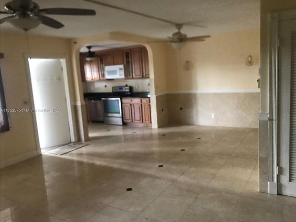 501 Blue Heron Dr 110A, Hallandale Beach FL 33009