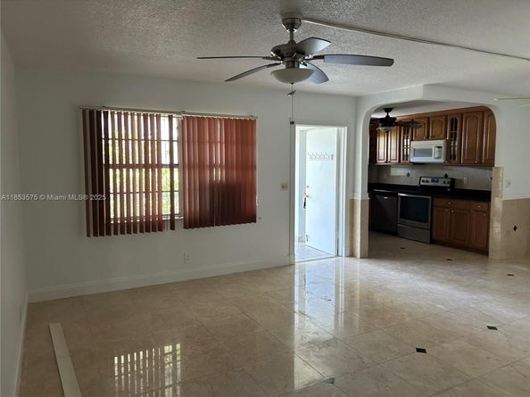 501 Blue Heron Dr 110A, Hallandale Beach FL 33009