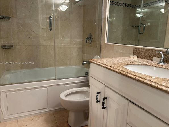 501 Blue Heron Dr 110A, Hallandale Beach FL 33009