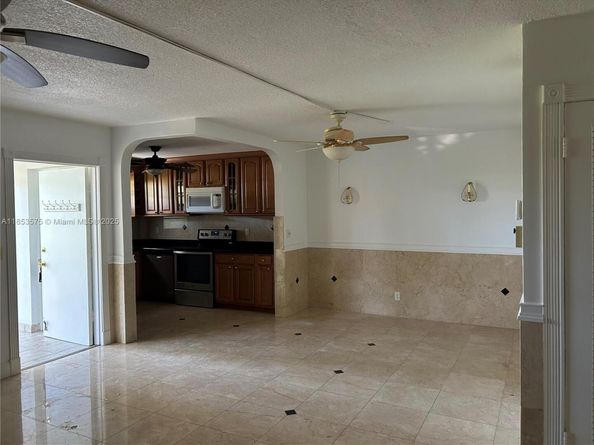 501 Blue Heron Dr 110A, Hallandale Beach FL 33009