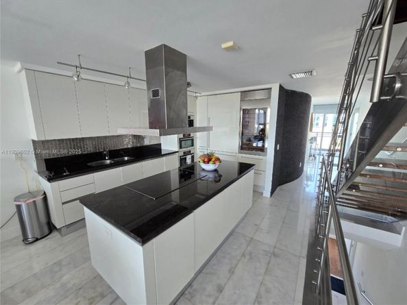 2950 NE 188th St 501, Aventura FL 33180