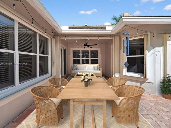 2025 Harbor View Cir, Weston FL 33327