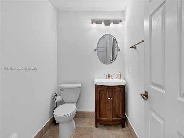 2025 Harbor View Cir, Weston FL 33327
