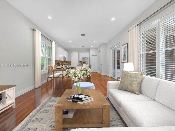 2025 Harbor View Cir, Weston FL 33327