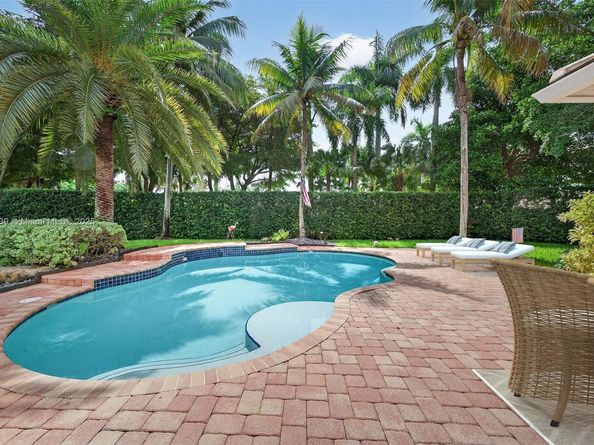 2025 Harbor View Cir, Weston FL 33327