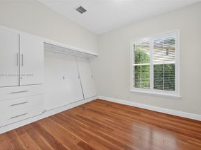 2025 Harbor View Cir, Weston FL 33327