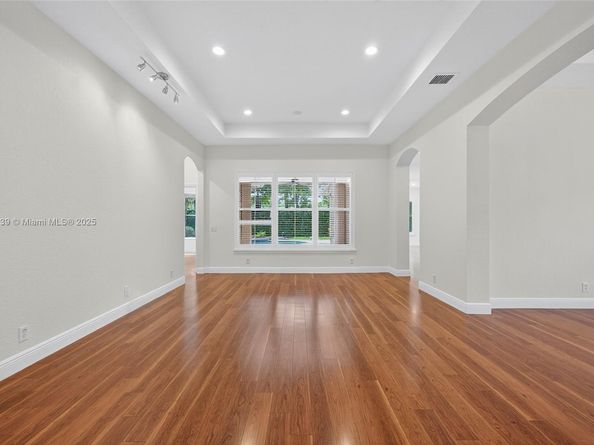 2025 Harbor View Cir, Weston FL 33327