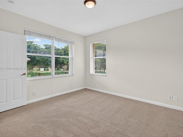 2025 Harbor View Cir, Weston FL 33327