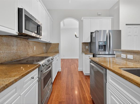 2025 Harbor View Cir, Weston FL 33327