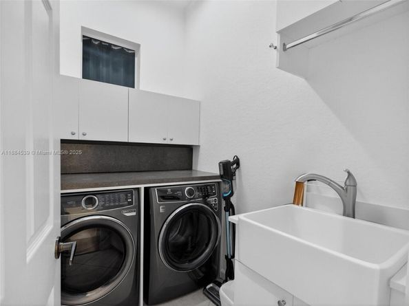 2025 Harbor View Cir, Weston FL 33327