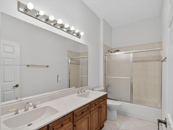 2025 Harbor View Cir, Weston FL 33327