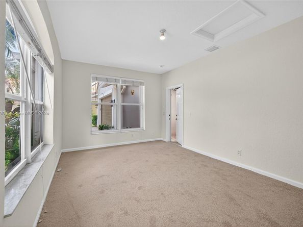 2025 Harbor View Cir, Weston FL 33327