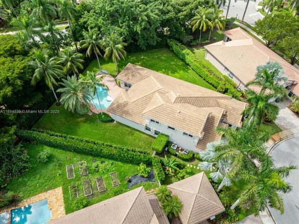 2025 Harbor View Cir, Weston FL 33327