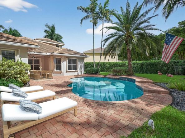 2025 Harbor View Cir, Weston FL 33327