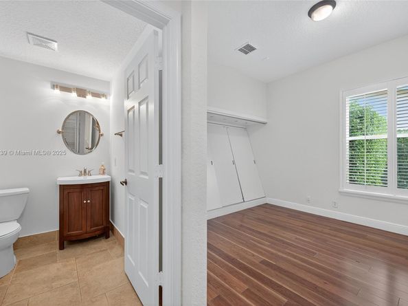 2025 Harbor View Cir, Weston FL 33327