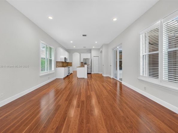 2025 Harbor View Cir, Weston FL 33327