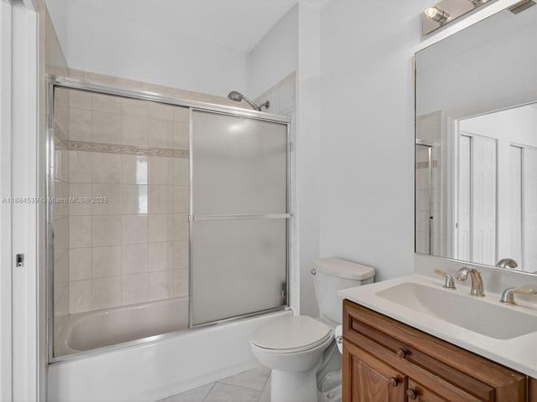 2025 Harbor View Cir, Weston FL 33327